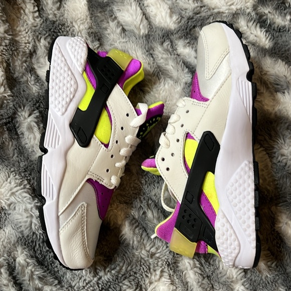 29: Nike Air Huarache Run ‘91 QS : White Black- Neon Yellow (AH8049-101) Size 4 main image 8